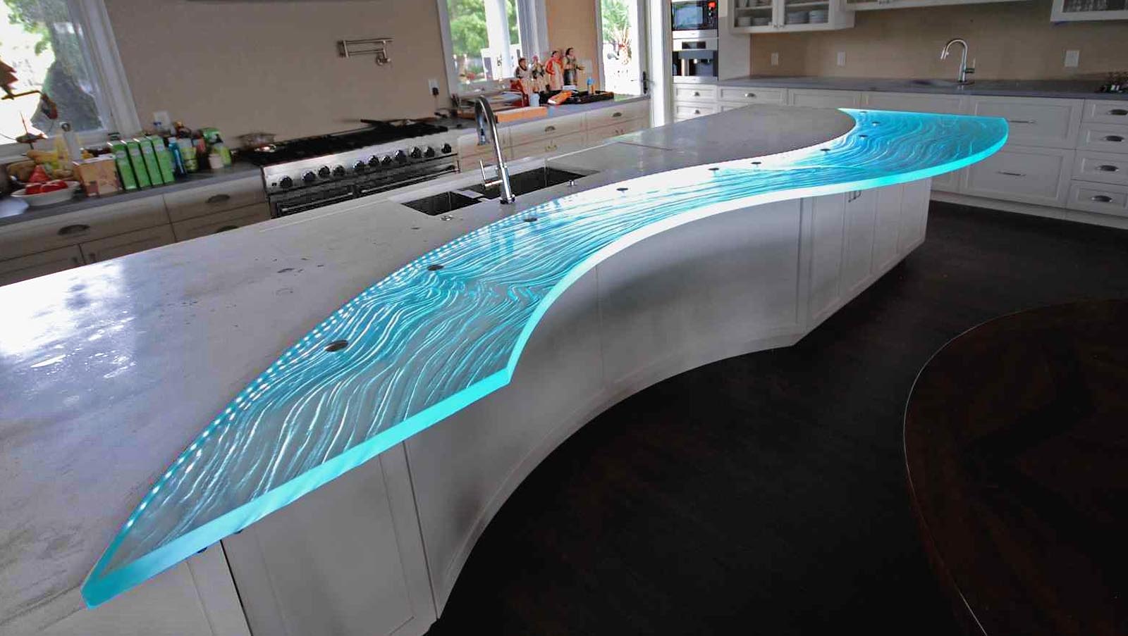 tøjlerne lindring Magtfulde The Pros & Cons of Glass Countertops -